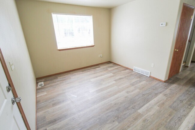 Foto del edificio - 407 E 8th Ave