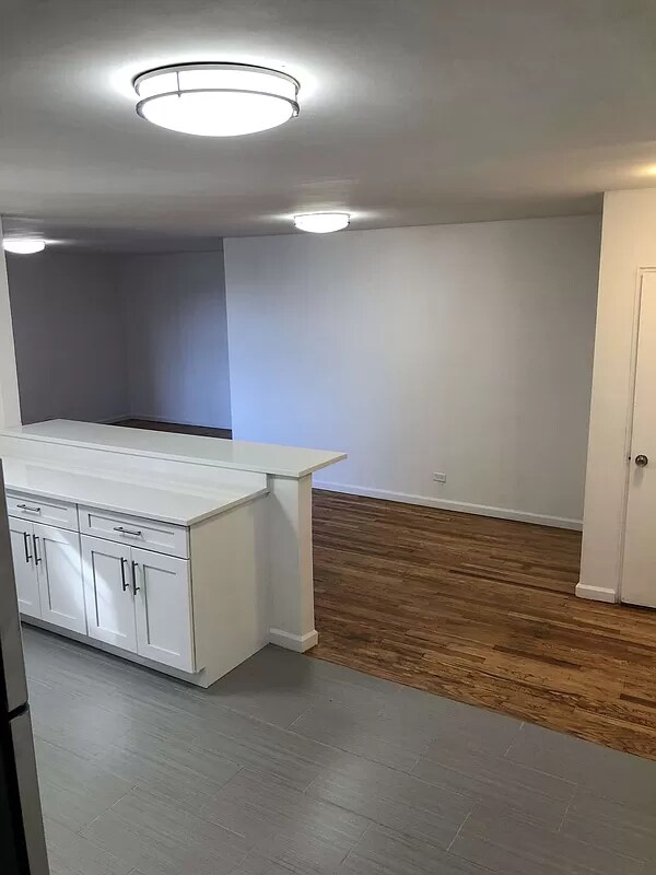 Building Photo - 2630 Kingsbridge Terrace