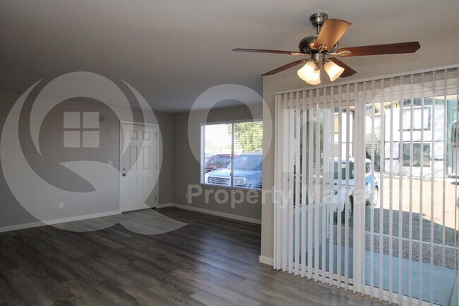 Foto del edificio - 9936 E Birchwood Ave