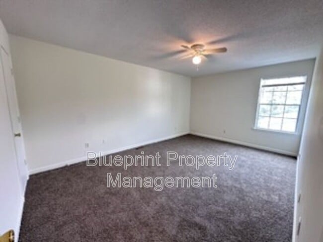 Foto del edificio - 1722 6th Pl Cir NW