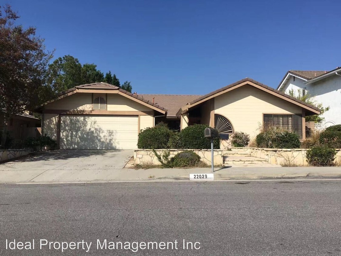 Primary Photo - 4 br, 2 bath House - 22029 Birds Eye Dr,