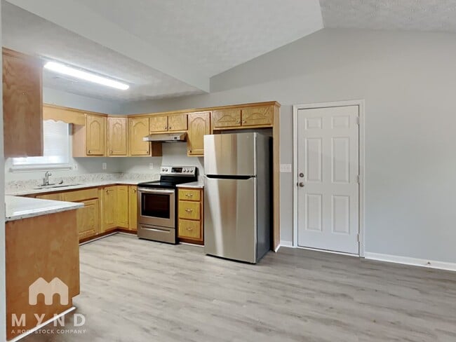 Building Photo - 165 Hunters Trce