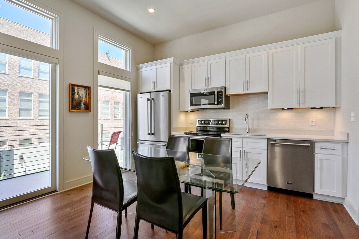 Foto principal - 818 Dauphine St