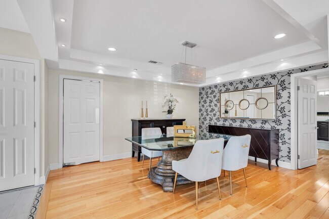 Foto del edificio - 326 N Doheny Dr