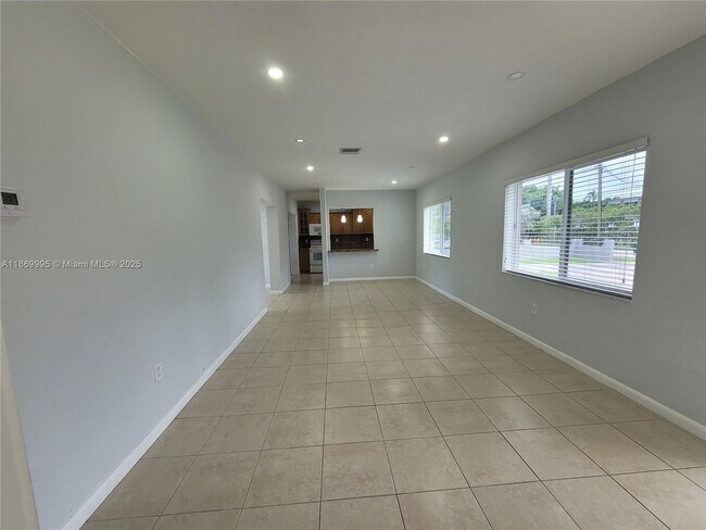 Foto del edificio - 8839 SW 28th St
