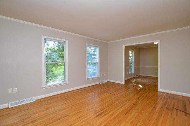 Building Photo - 9135 Robert Frost Ln