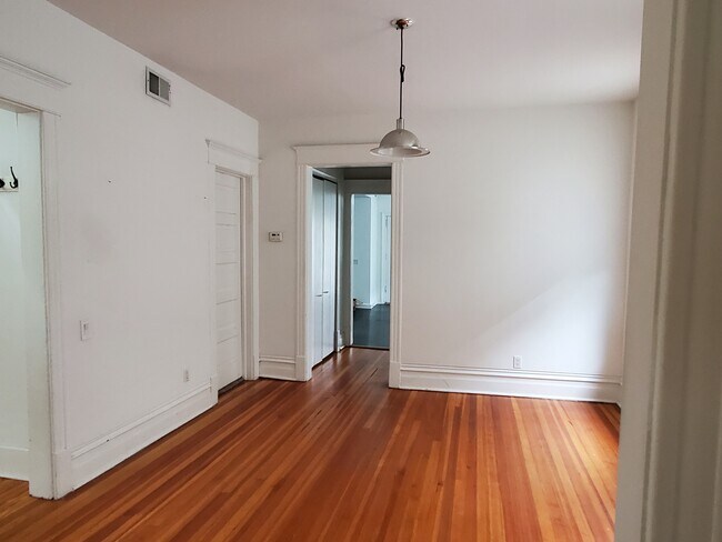 Foto del edificio - 1247 W Barry Ave