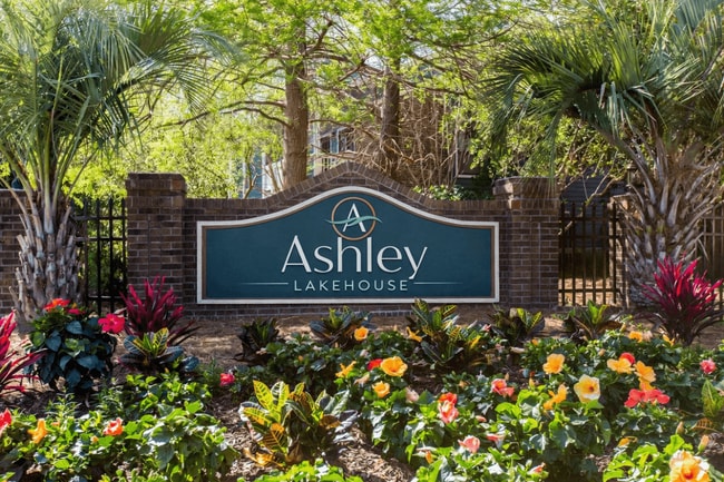 Building Photo - Ashley Lakehouse