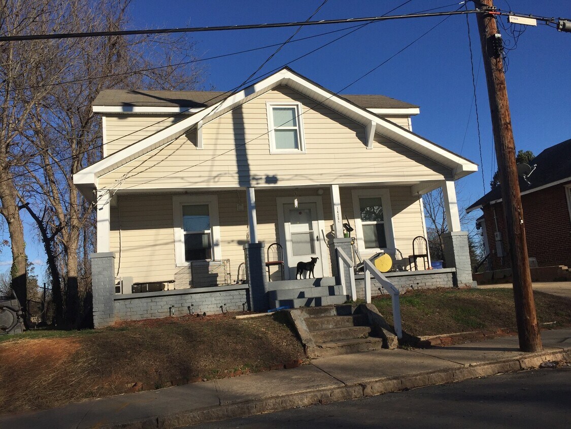 Primary Photo - 1429 Hattie Ave