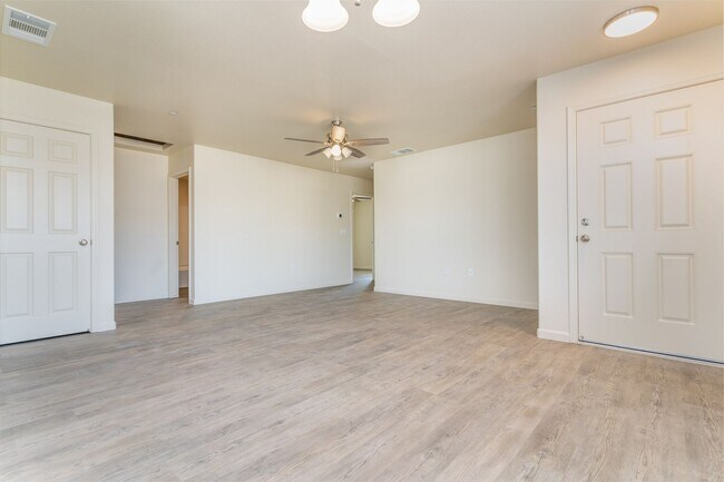 Foto del edificio - 2557 Oakmont Cir