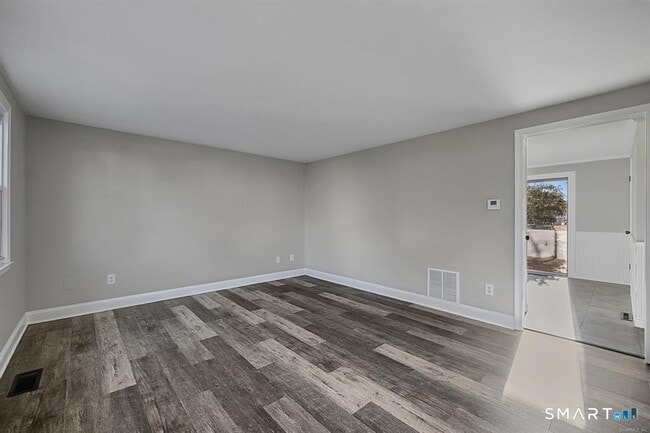 Foto del edificio - 2 Butternut Dr