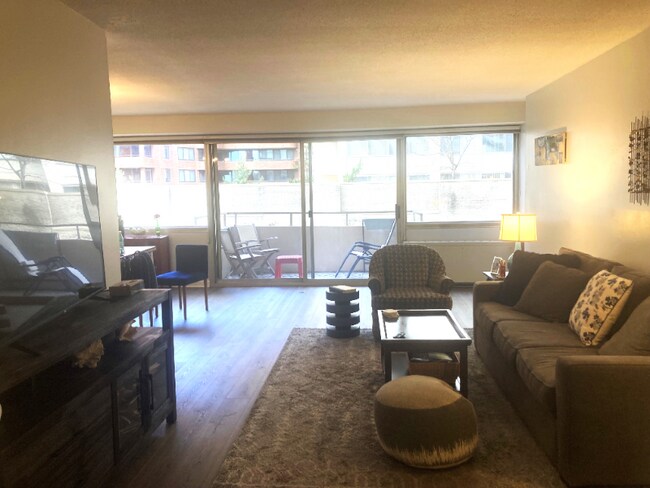 Foto del edificio - 4515 Willard Ave