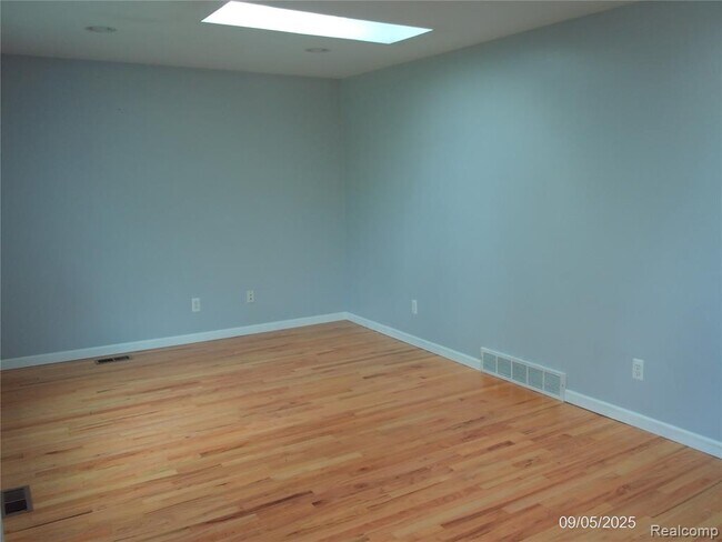 Foto del edificio - 38732 Monterey Dr