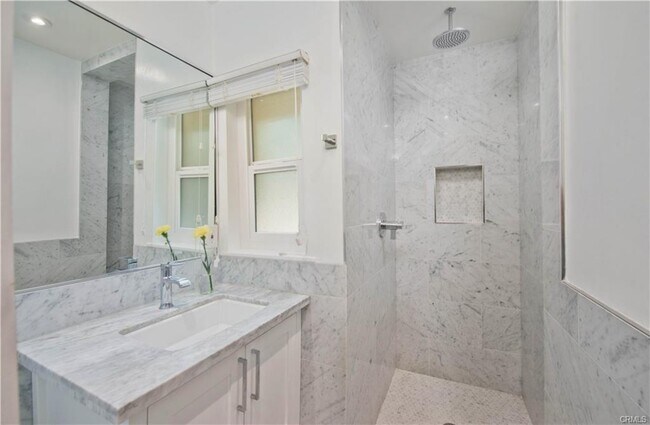 Foto del edificio - 16915 Armstead St