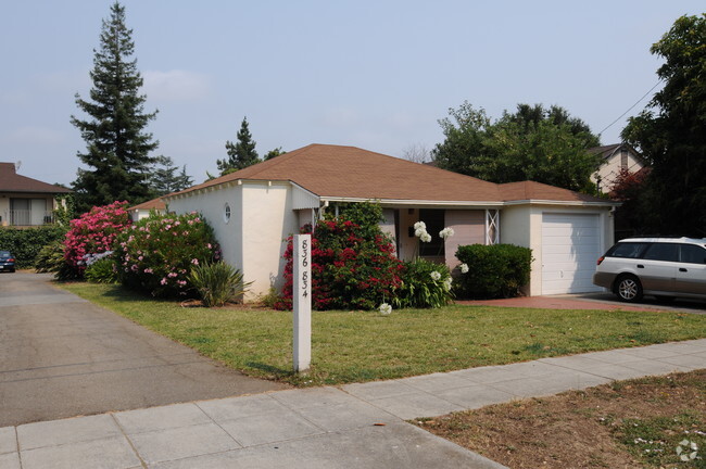 Building Photo - 840 Calderon Ave
