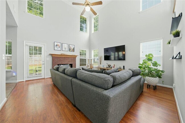 Building Photo - 983 Aspen Dr