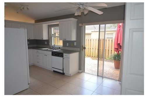 Building Photo - 4250 SW 72nd Way