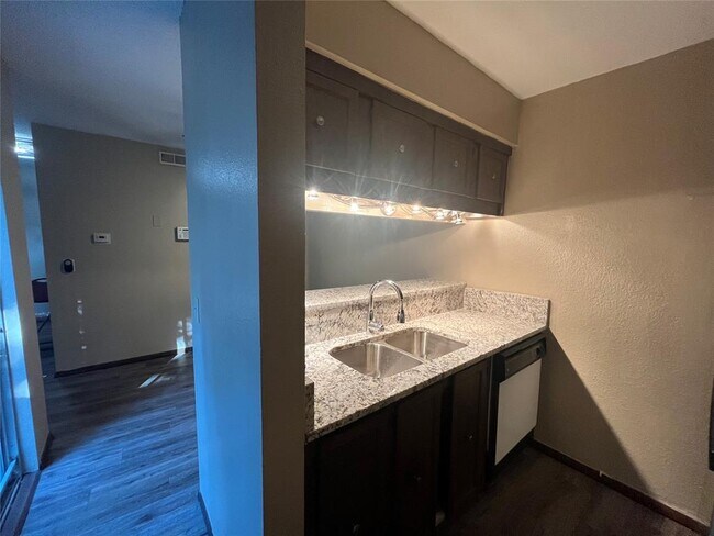 Foto del edificio - 822 Cardinal Creek Blvd