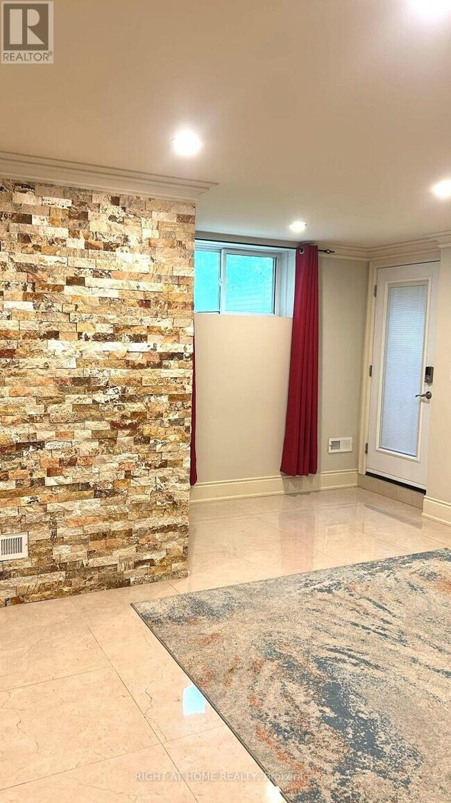 Photo du bâtiment - 1330 Kilmaurs Ave