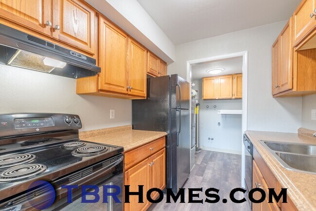 Foto del edificio - 6901 W 87th Way