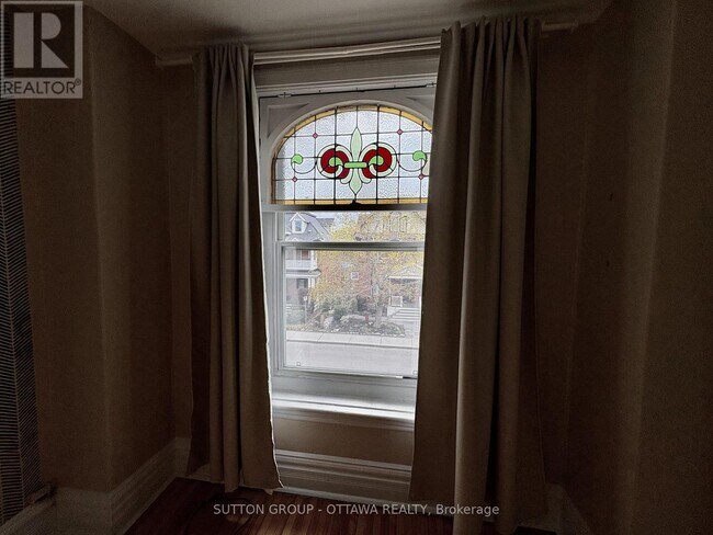 Photo du bâtiment - 117 Strathcona Ave