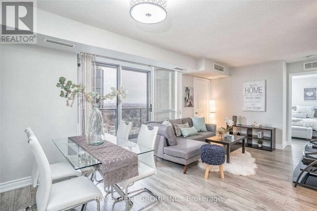 Building Photo - 5791 Yonge St