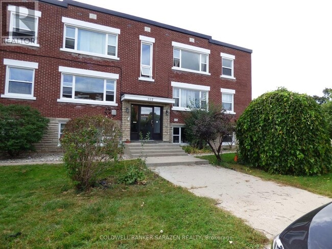 Building Photo - 682 Irene Crescent