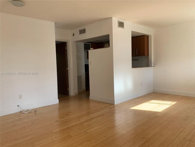 Building Photo - 650 NE 61st St