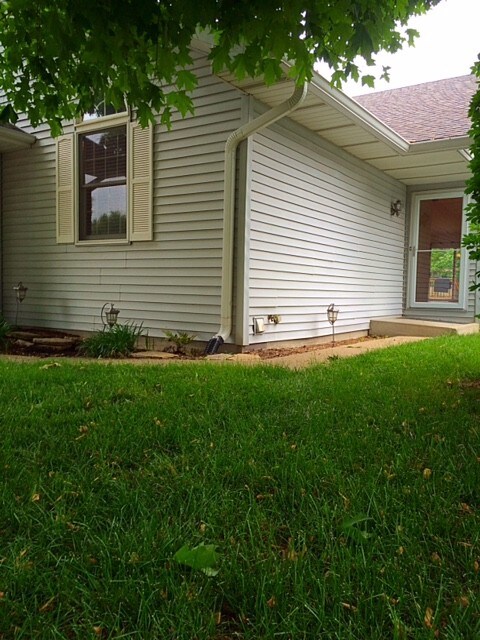 Building Photo - 1116 Cobblestone Dr
