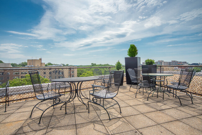 Foto del edificio - Connecticut House Apartments