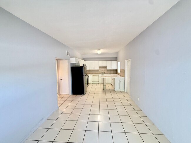 Foto del edificio - Sensational 2 bed 1 bath in the heart of Wilton Manors! 2 parking spots with laundry!