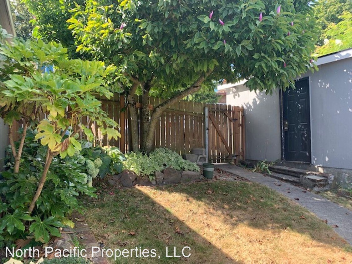 Building Photo - 2 br, 1 bath House - 3017 21st Ave W