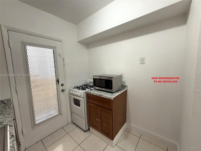 Foto del edificio - 6885 Byron Ave