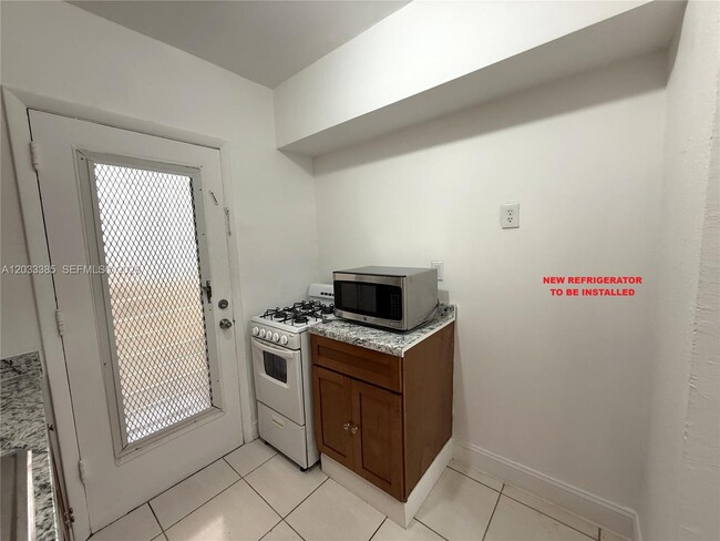 Building Photo - 6885 Byron Ave