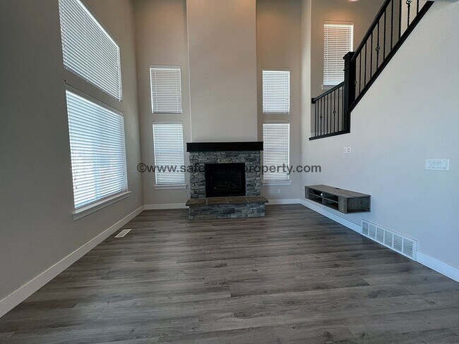 Foto del edificio - Stunning Spacious Townhome in Herriman for...