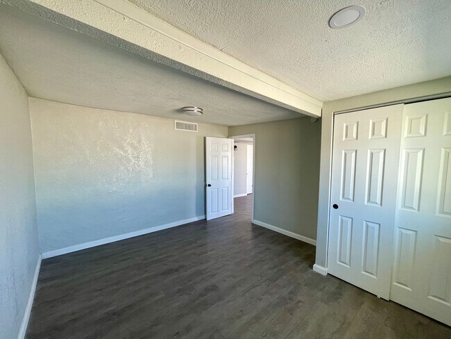Foto del edificio - 5593 Hunt Ct