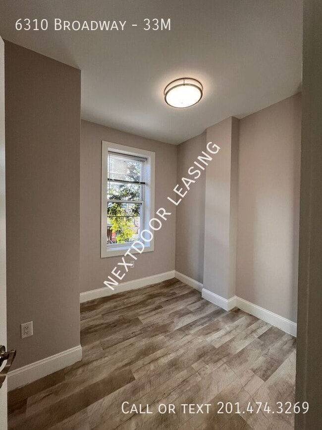 Foto del edificio - 6310 Broadway-33M