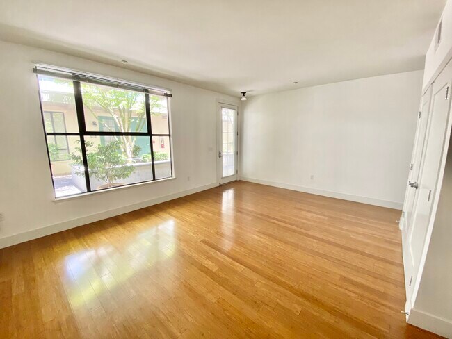 living room - 4395 Piedmont Ave
