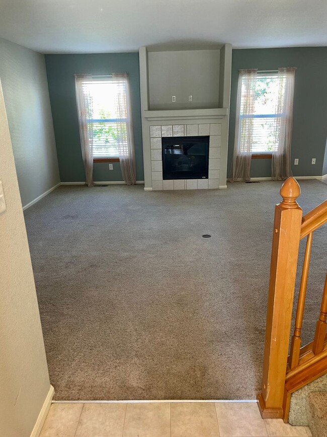 Building Photo - Cozy 3 Bed 2.5 Bath Townhome in Northwest ...