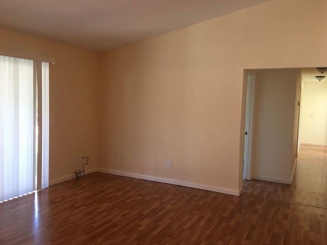 Building Photo - 205 Carina Dr