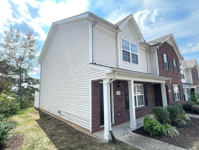 Building Photo - Woodland Pointe townhome, 2 bedrooms!