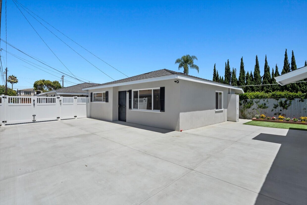Primary Photo - 2428-2422 250th St
