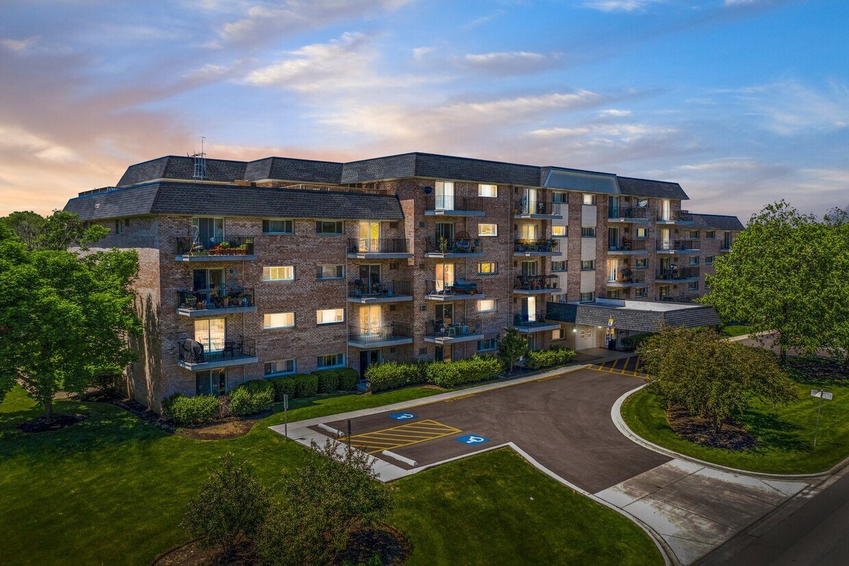 1000 S Lorraine Rd Unit 315, Wheaton, IL 60189 Condo for Rent in Wheaton, IL