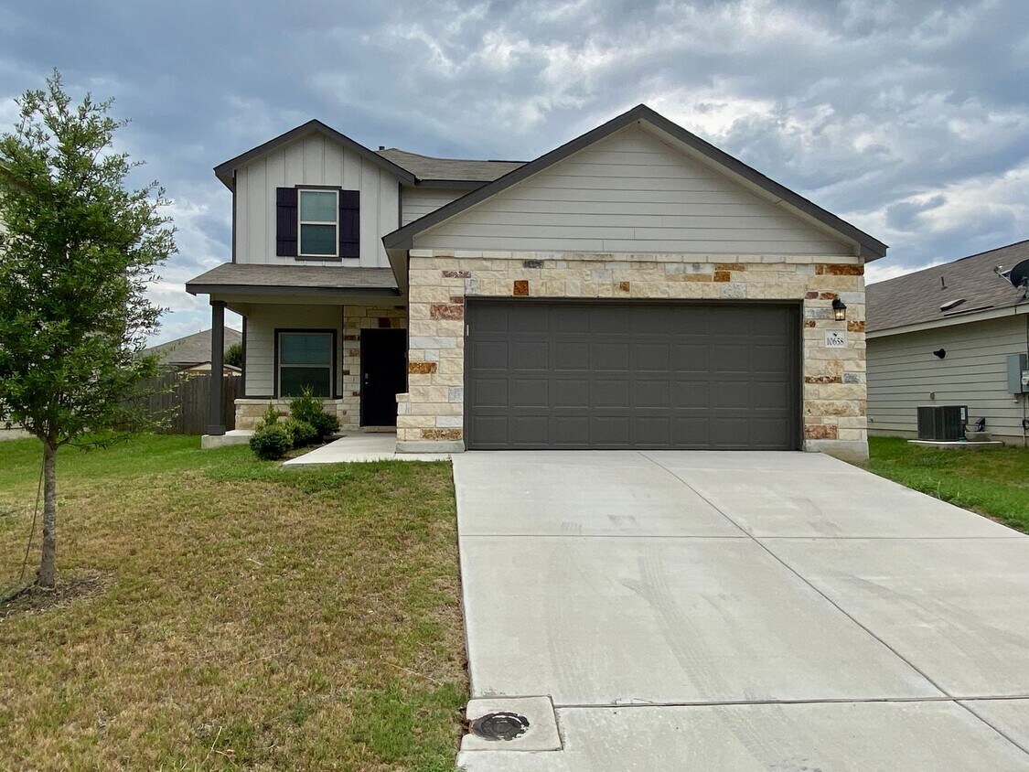 Primary Photo - Great space w/ upstairs loft area as well!...