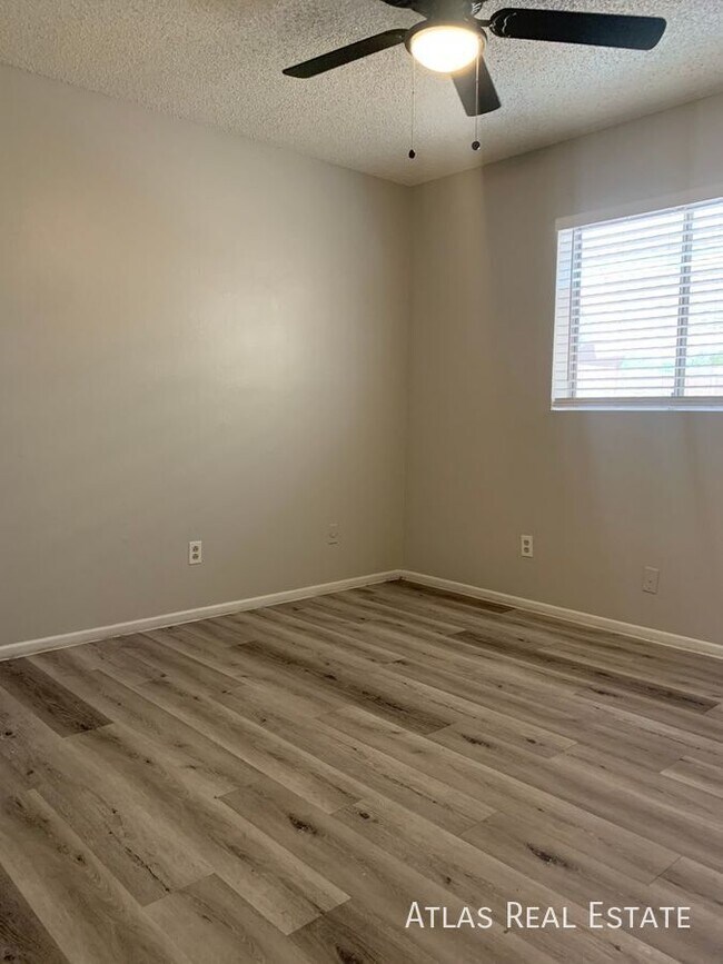 Building Photo - 2014 N Hunt Cir