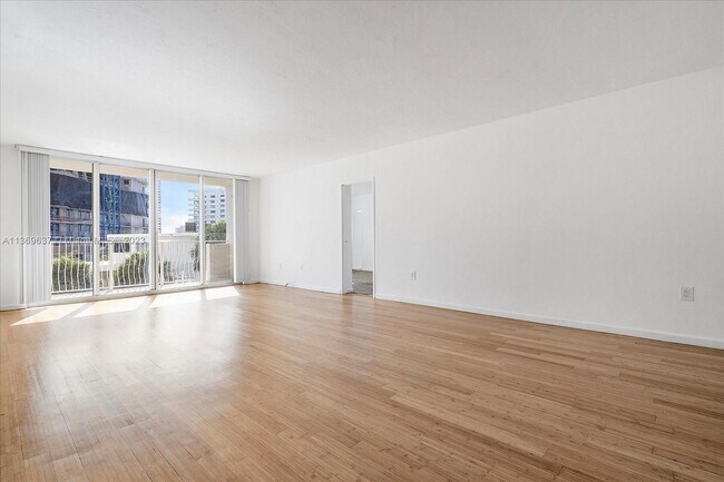 Foto del edificio - 10350 W Bay Harbor Dr