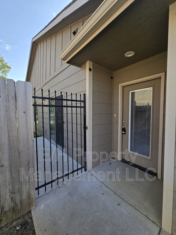 Building Photo - 3321 E Aster St