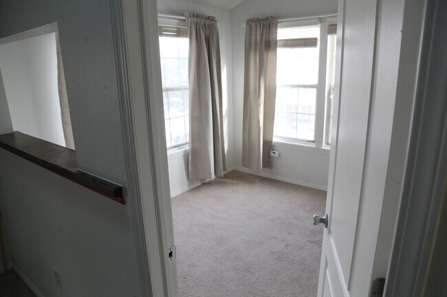 Foto del edificio - 9677 W Chatfield Ave