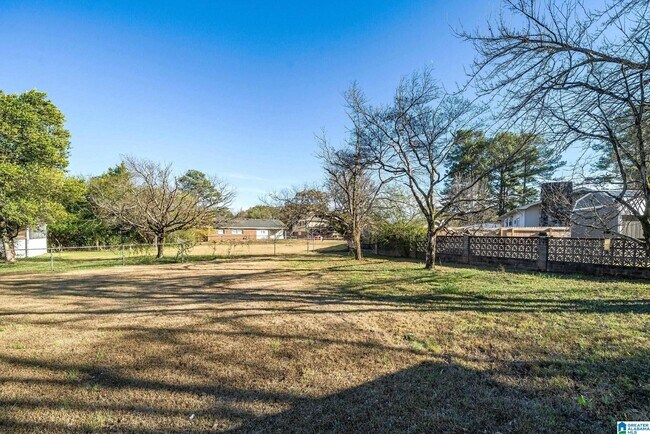 Building Photo - 3338 Crescent Dr