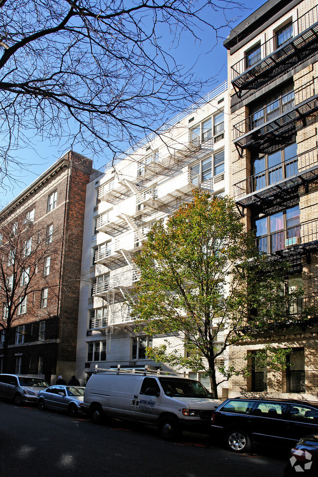 Building Photo - 130 Hicks St